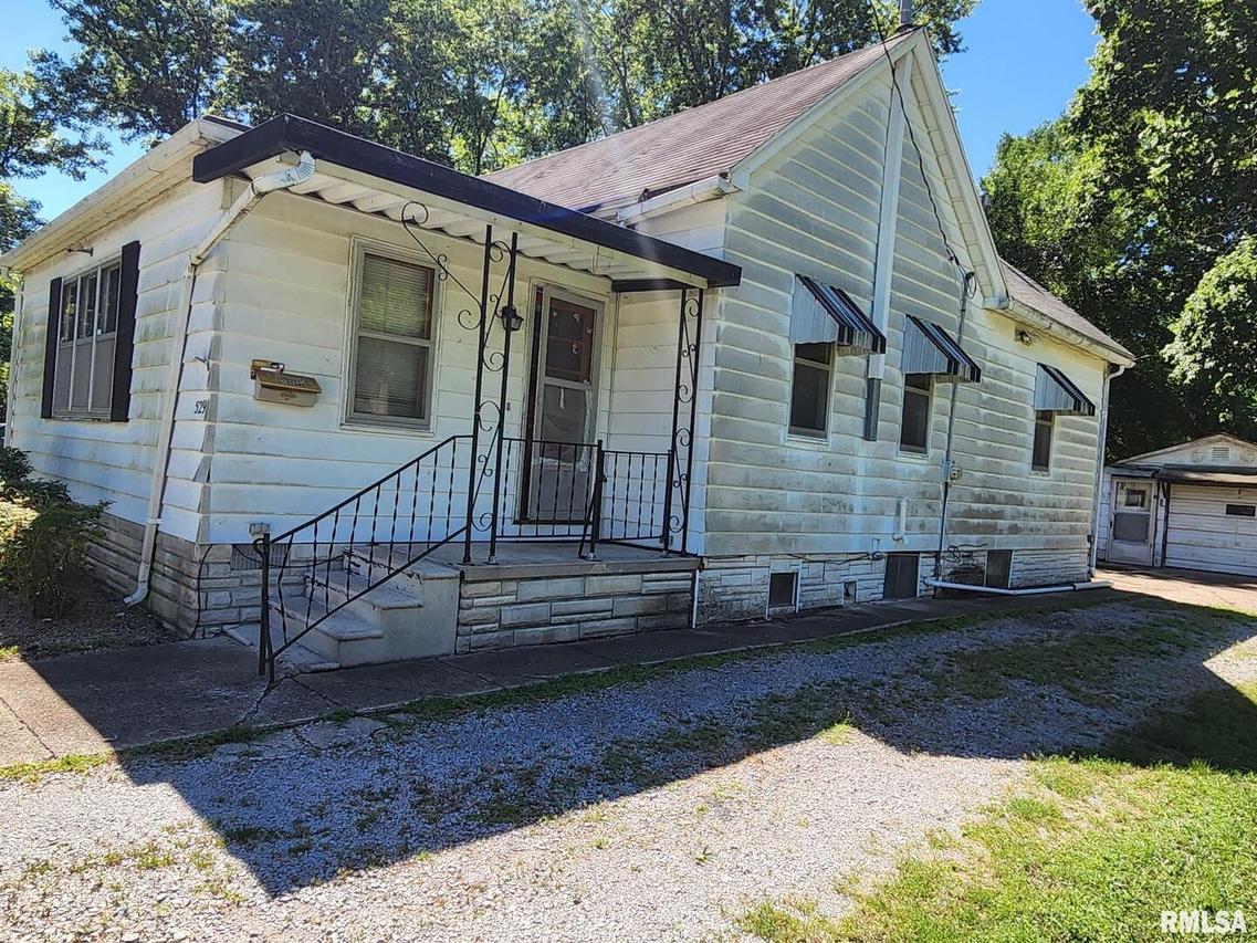 529 E Keyes St., Duquoin, IL 62832