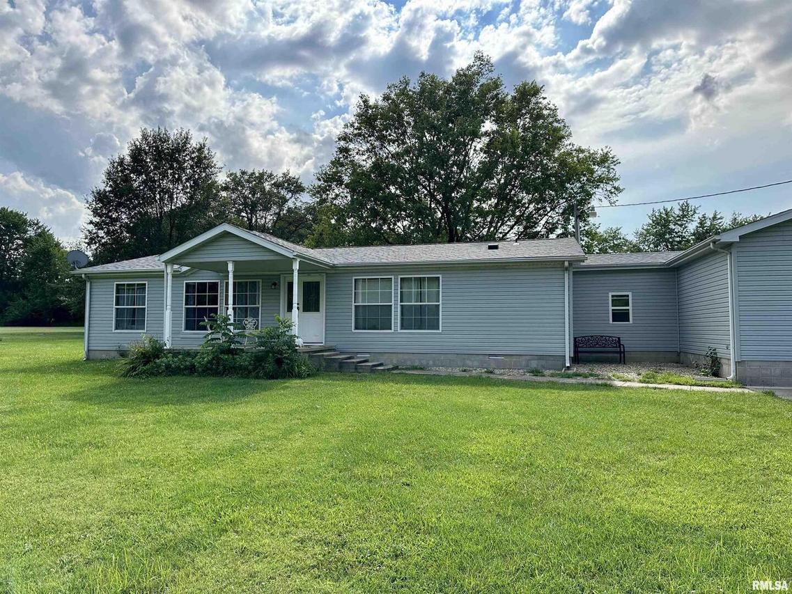 403 S Salem St., Kinmundy, IL 62854