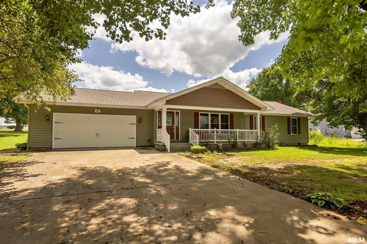707 S Sunny Slope St., West Frankfort, IL 62896