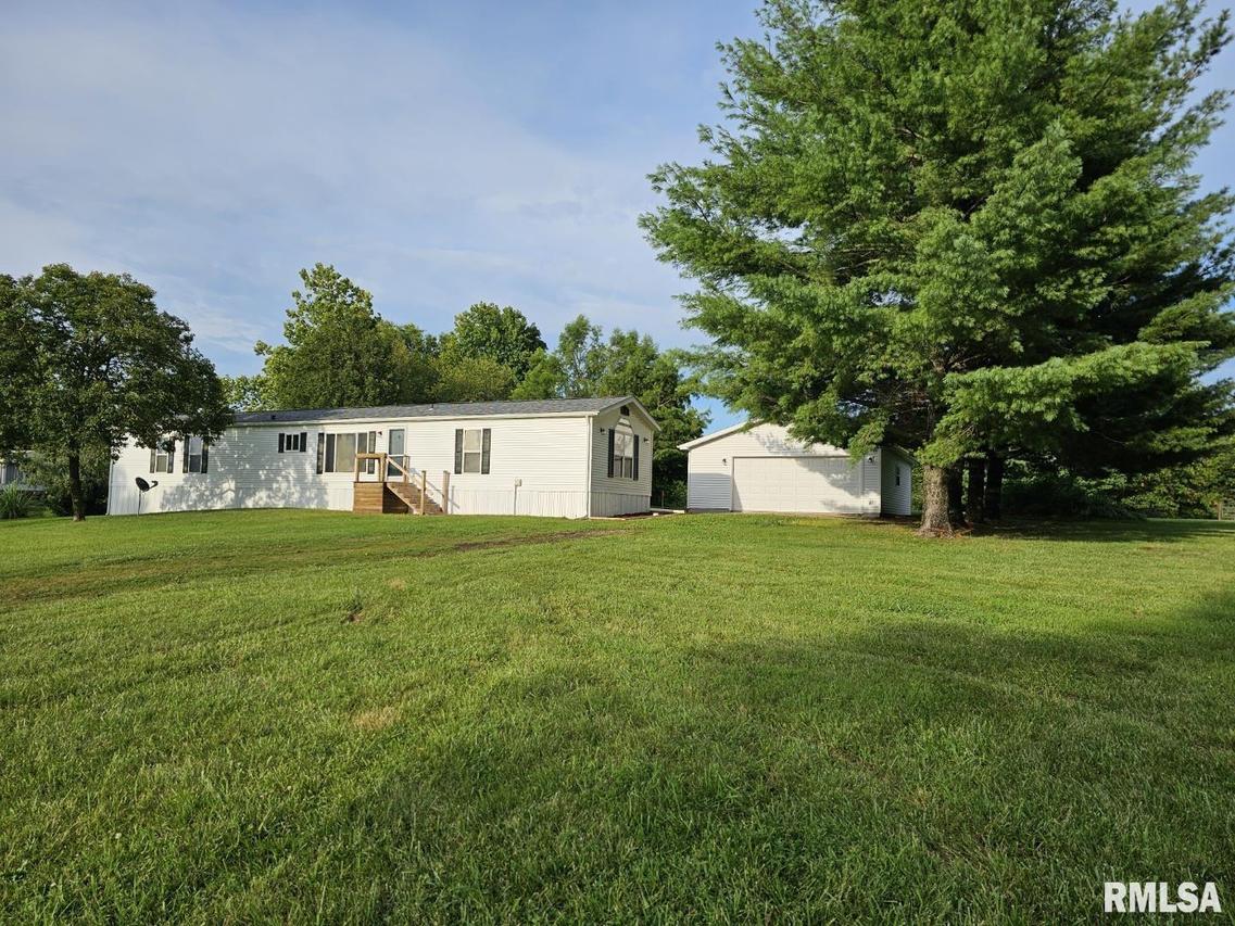 16520 N Campground Ln., Mt Vernon, IL 62864