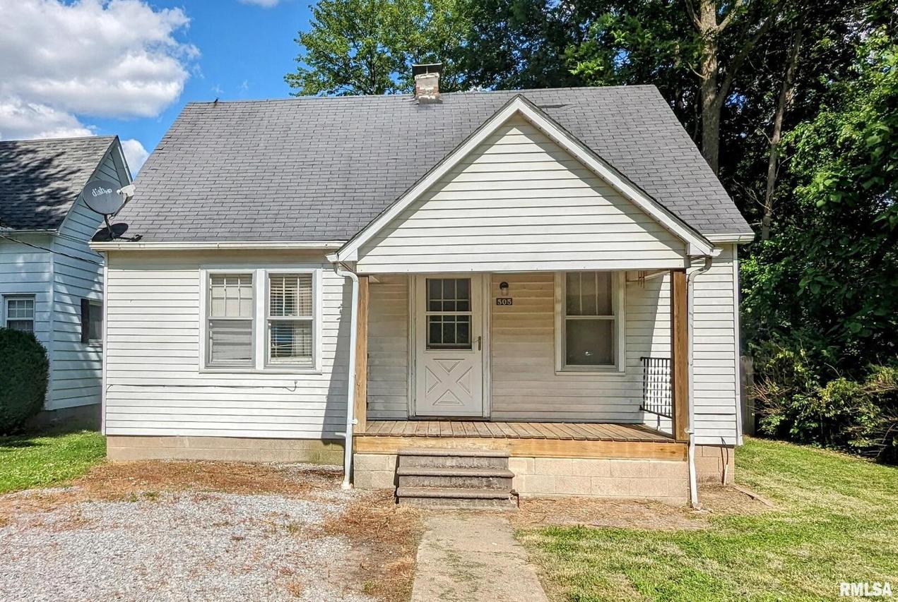 505 S Main St., Wayne City, IL 62895