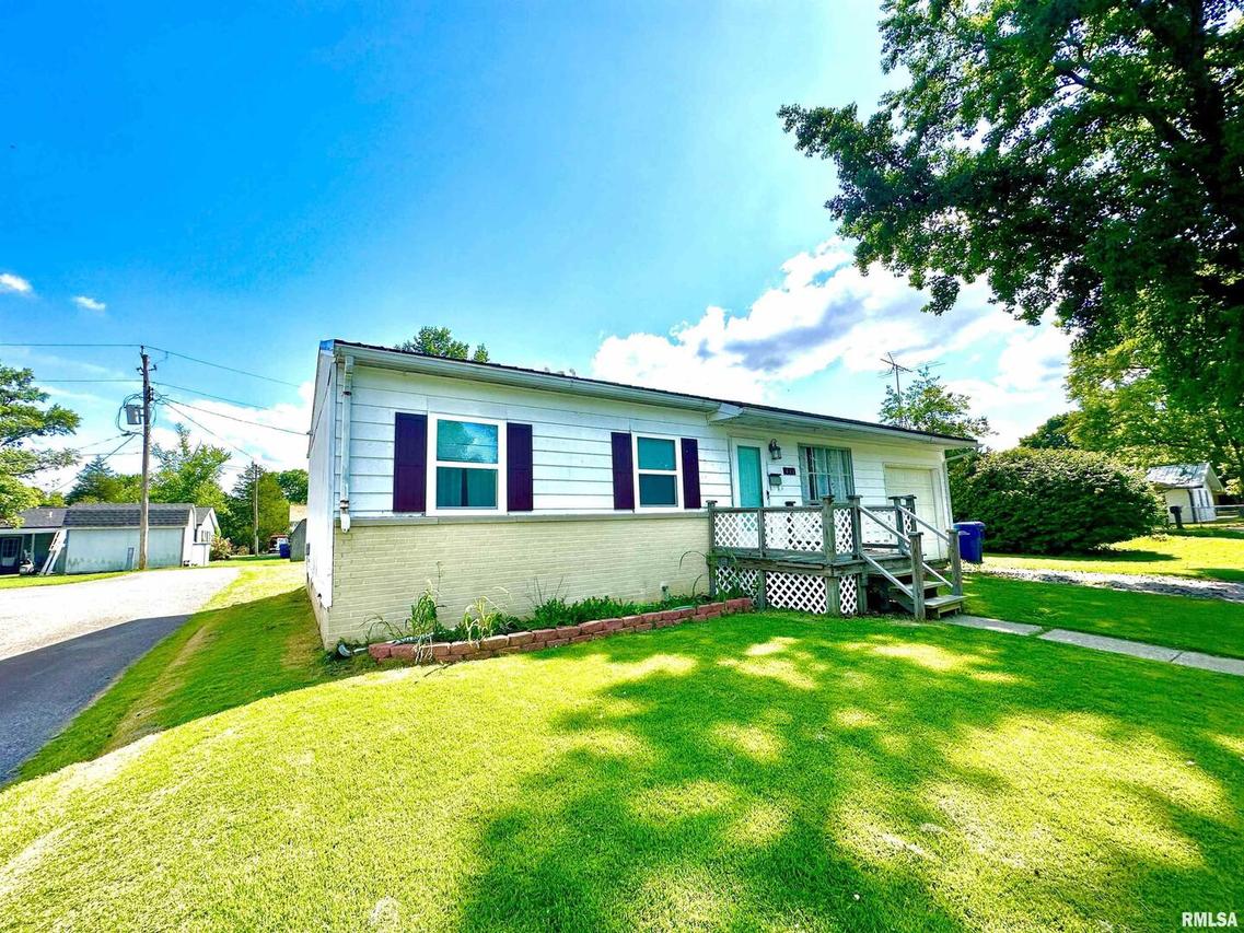 411 Cora St., Carmi, IL 62821