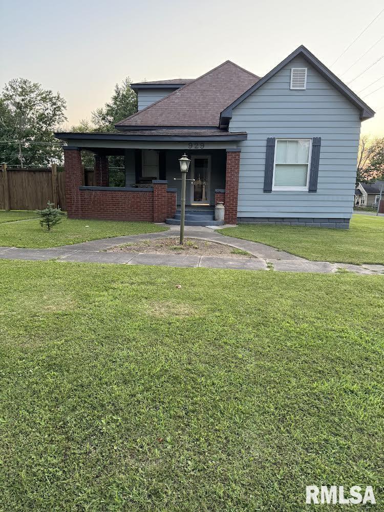 929 N 5th St., Vandalia, IL 62471