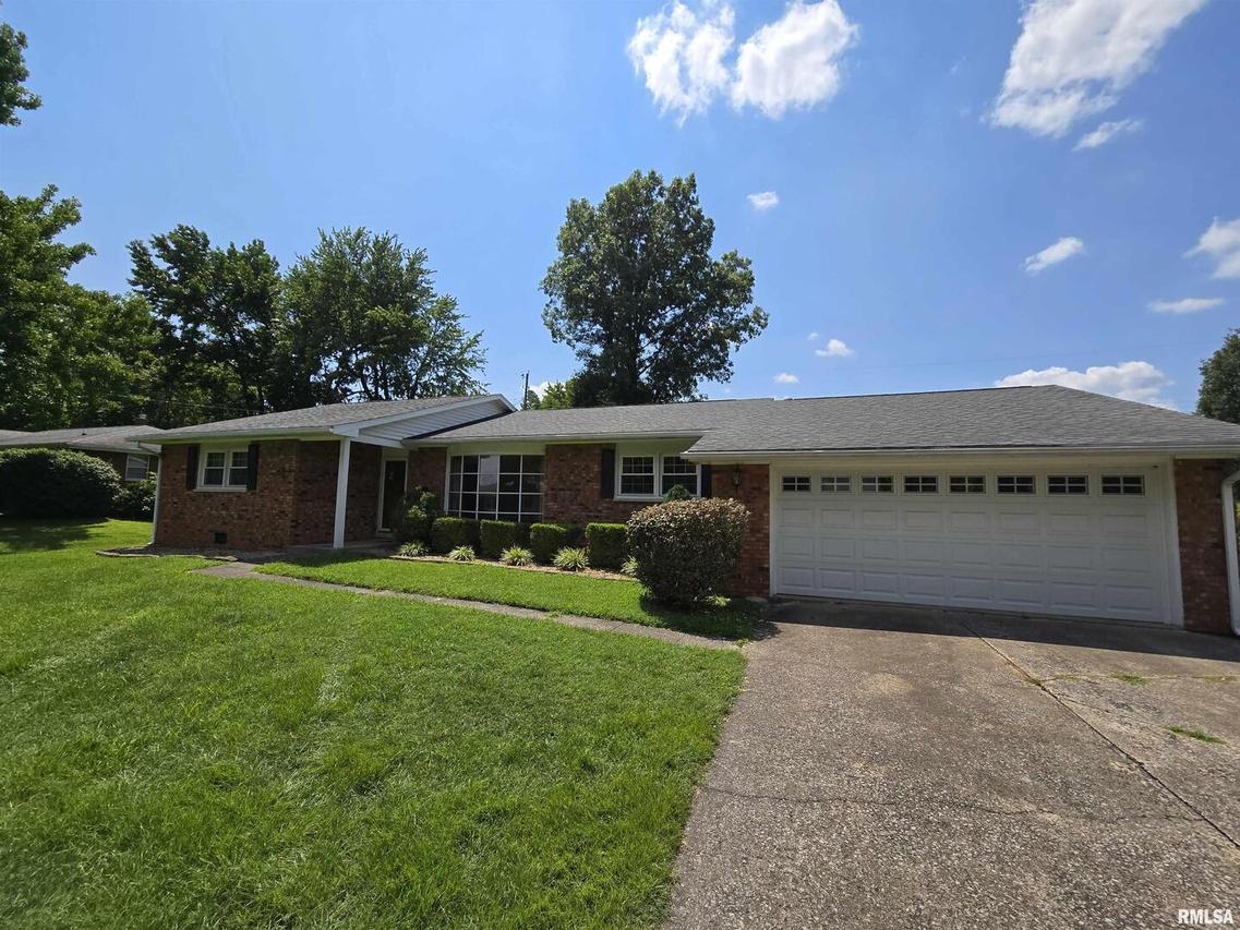 13 Sunset Dr., Mt Vernon, IL 62864