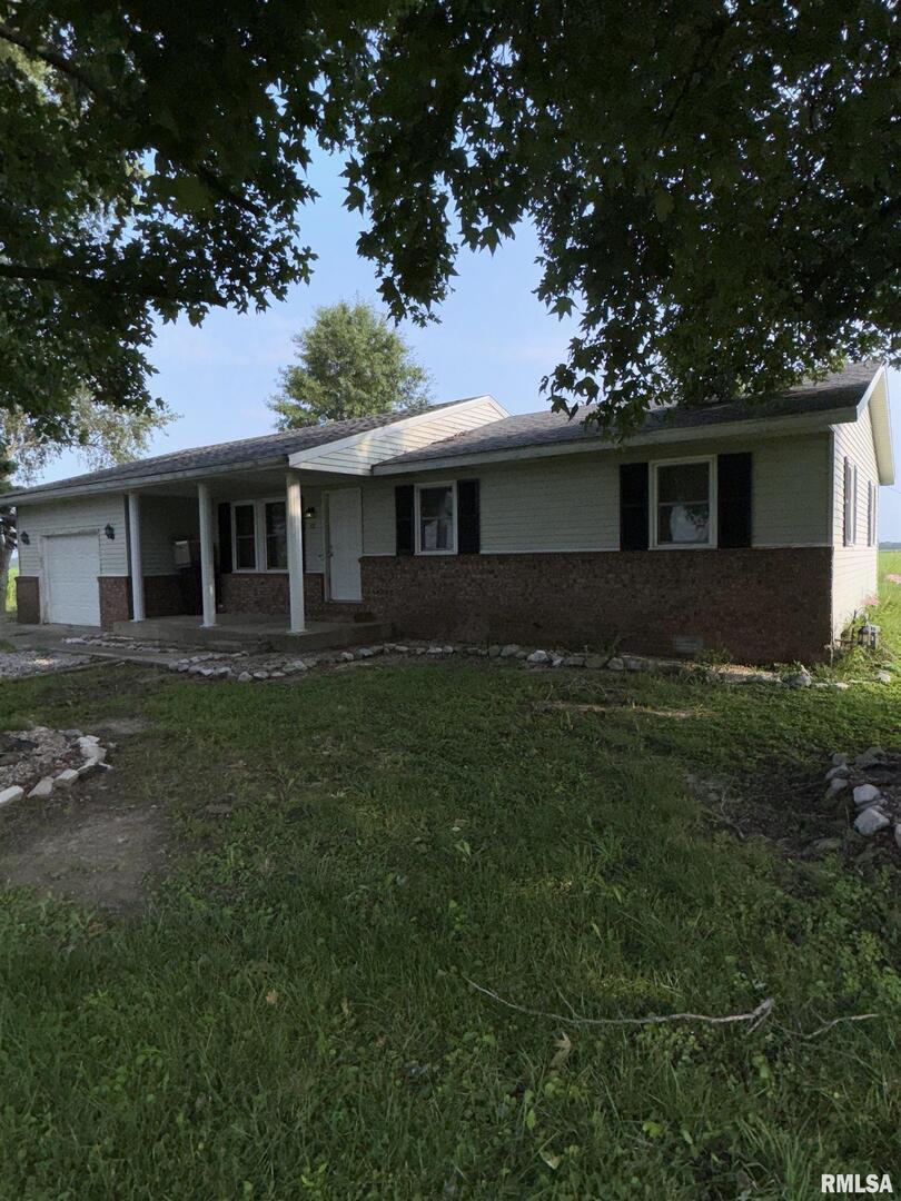 12 Orchard Ave., Sandoval, IL 62882