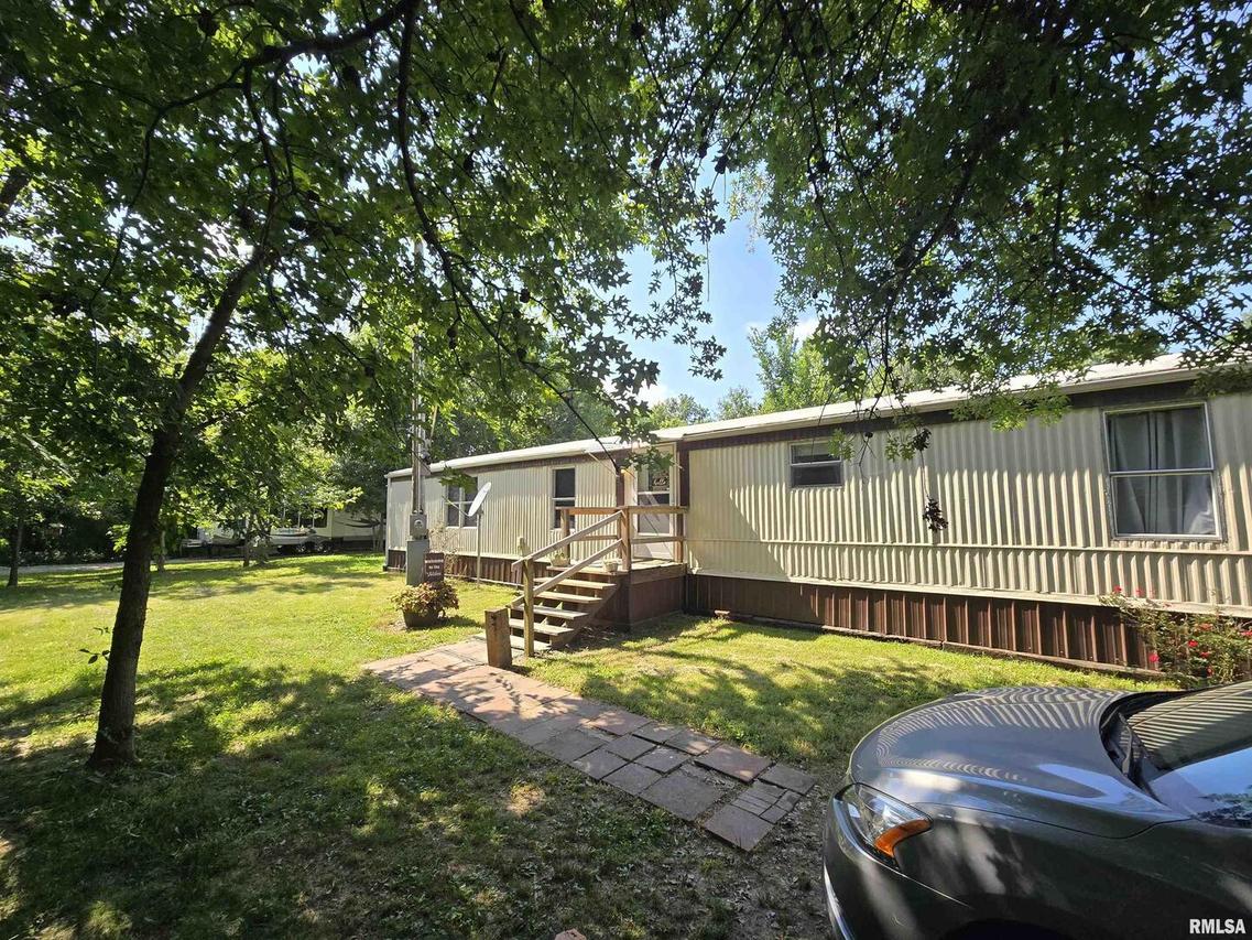 4616 E Mozart Rd., Woodlawn, IL 62898