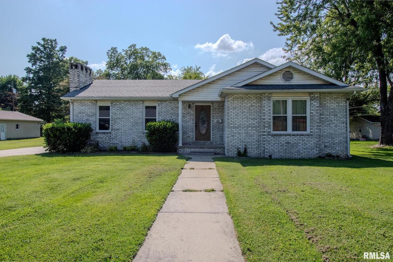 605 S Locust St., West Frankfort, IL 62896