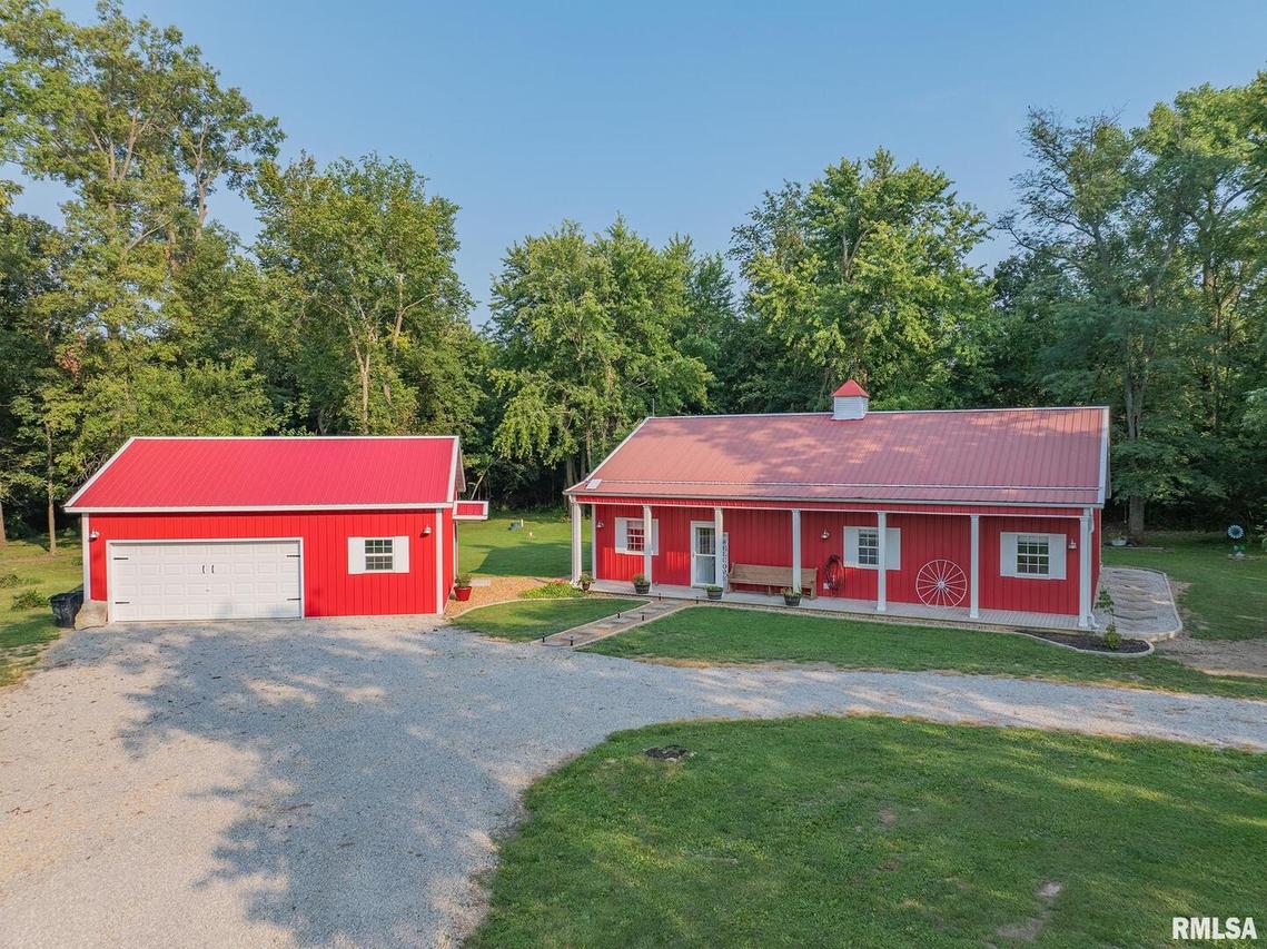 1360 Oniontown Rd., Walnut Hill, IL 62893