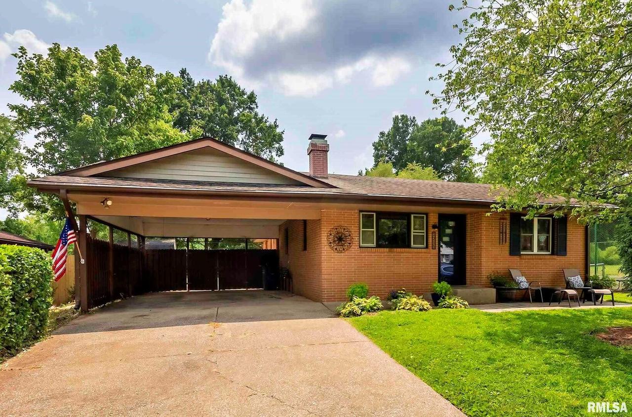 1211 W College St., Carbondale, IL 62901