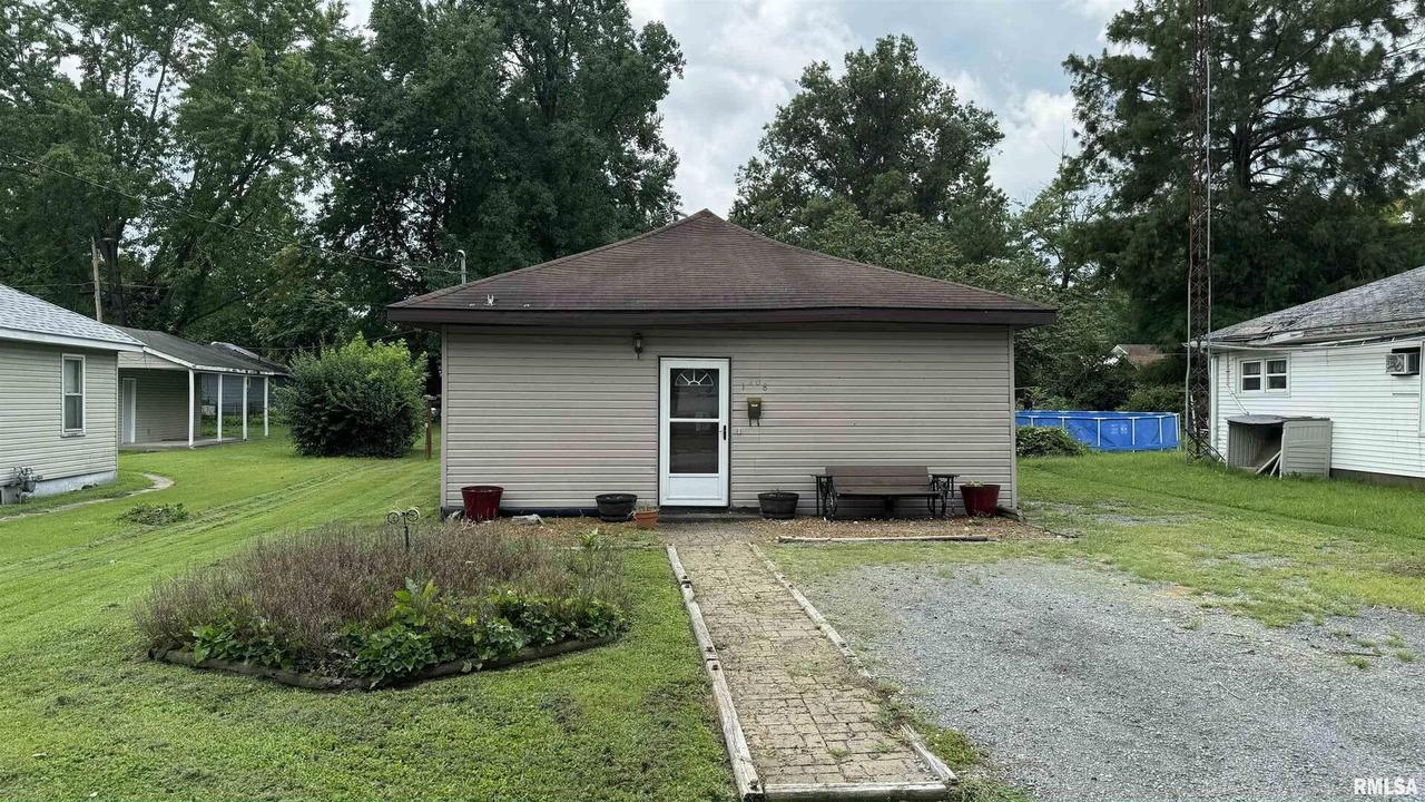 1208 E 5th St., West Frankfort, IL 62896