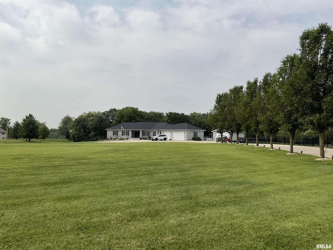 5942 E Houston Rd., Woodlawn, IL 62898