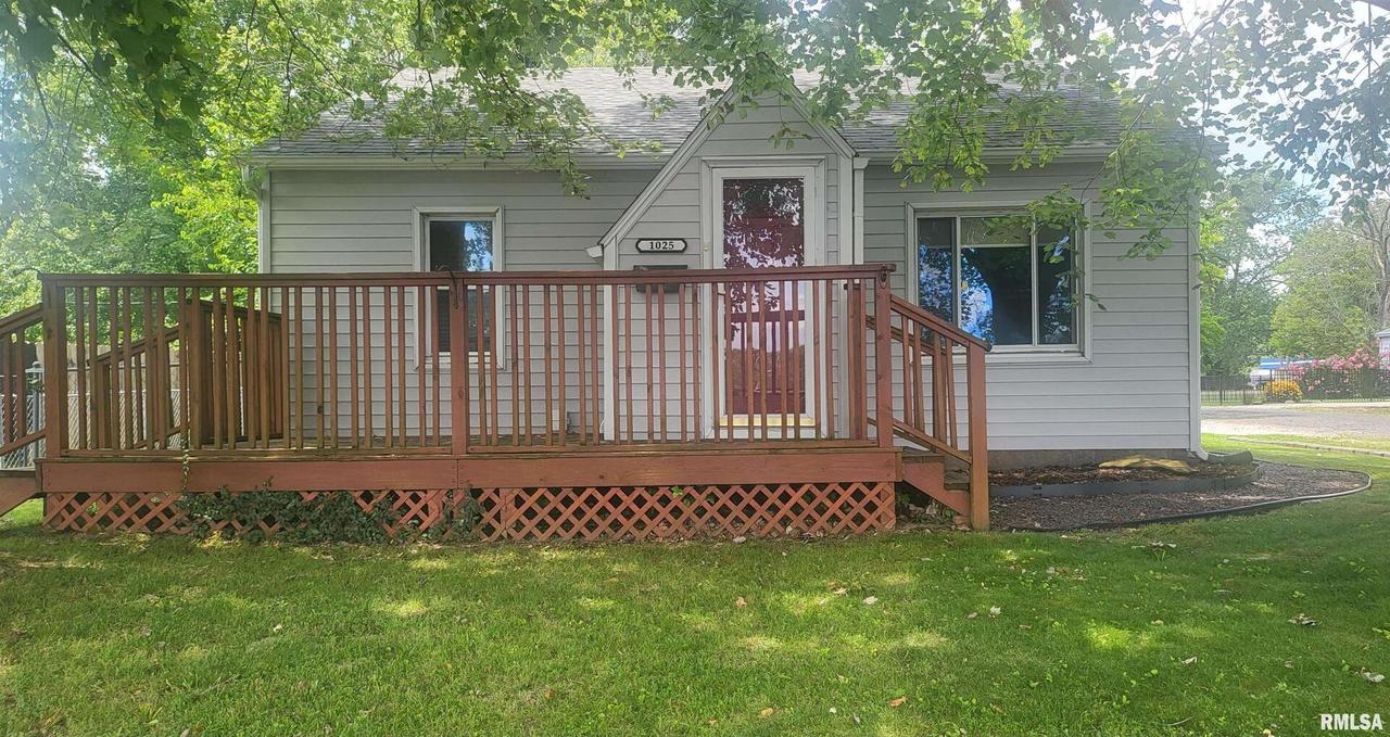 1025 N Rotan Ave., Salem, IL 62881