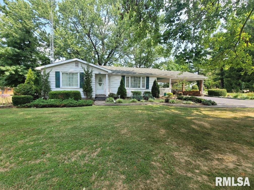 250 W Pine St., Albion, IL 62806