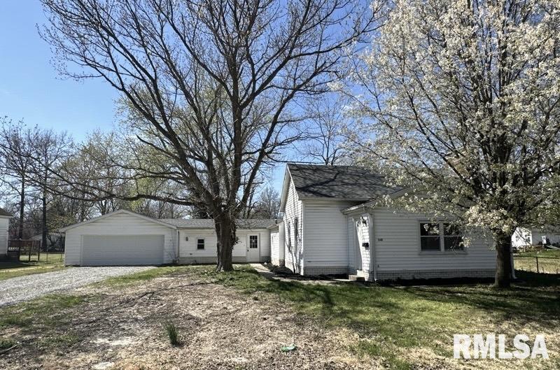 345 N Maple St., Duquoin, IL 62832