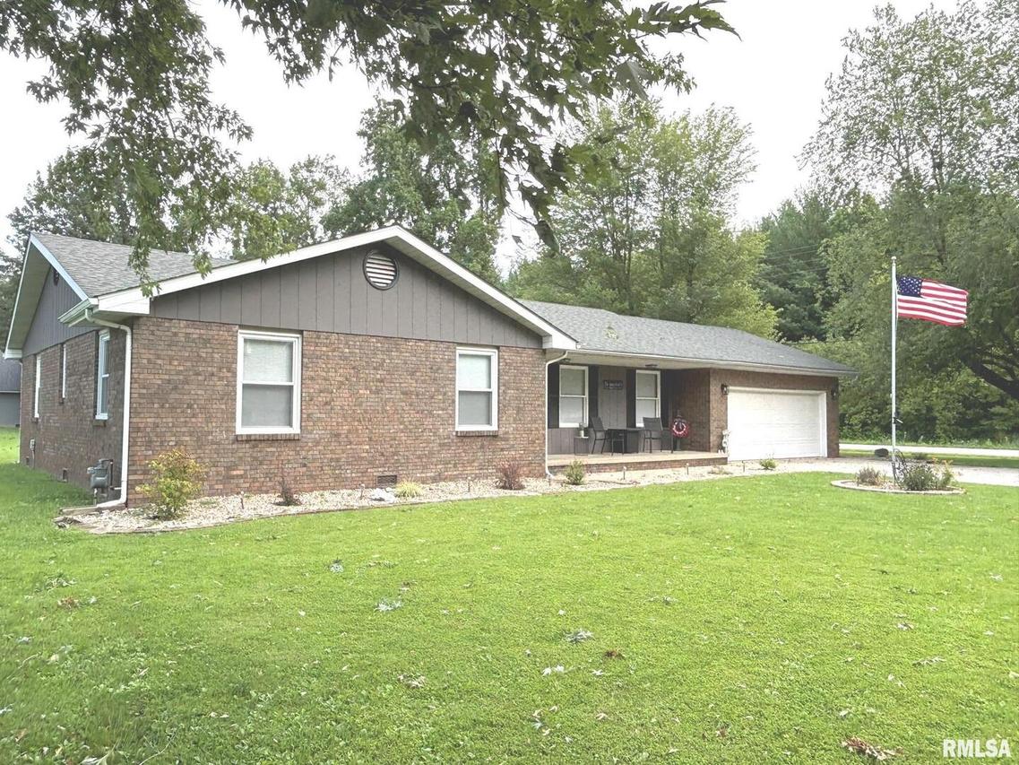 437 N Lakeview Dr., Salem, IL 62881