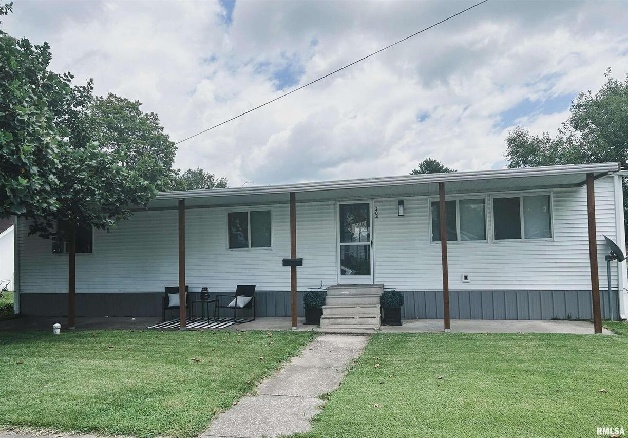 304 S Douglas St., Pinckneyville, IL 62274