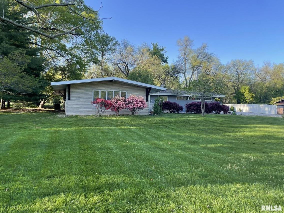 18 Deer Path Dr., Salem, IL 62881