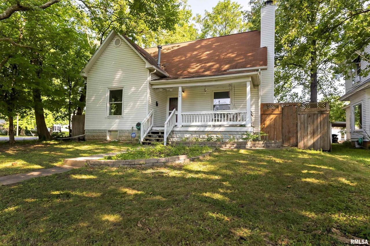 606 W Pecan St., Carbondale, IL 62901