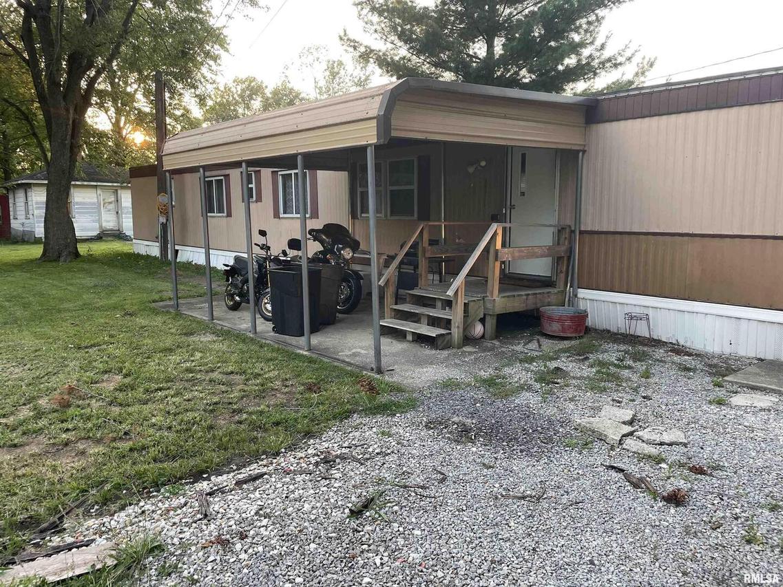 1403 S College St., Salem, IL 62881