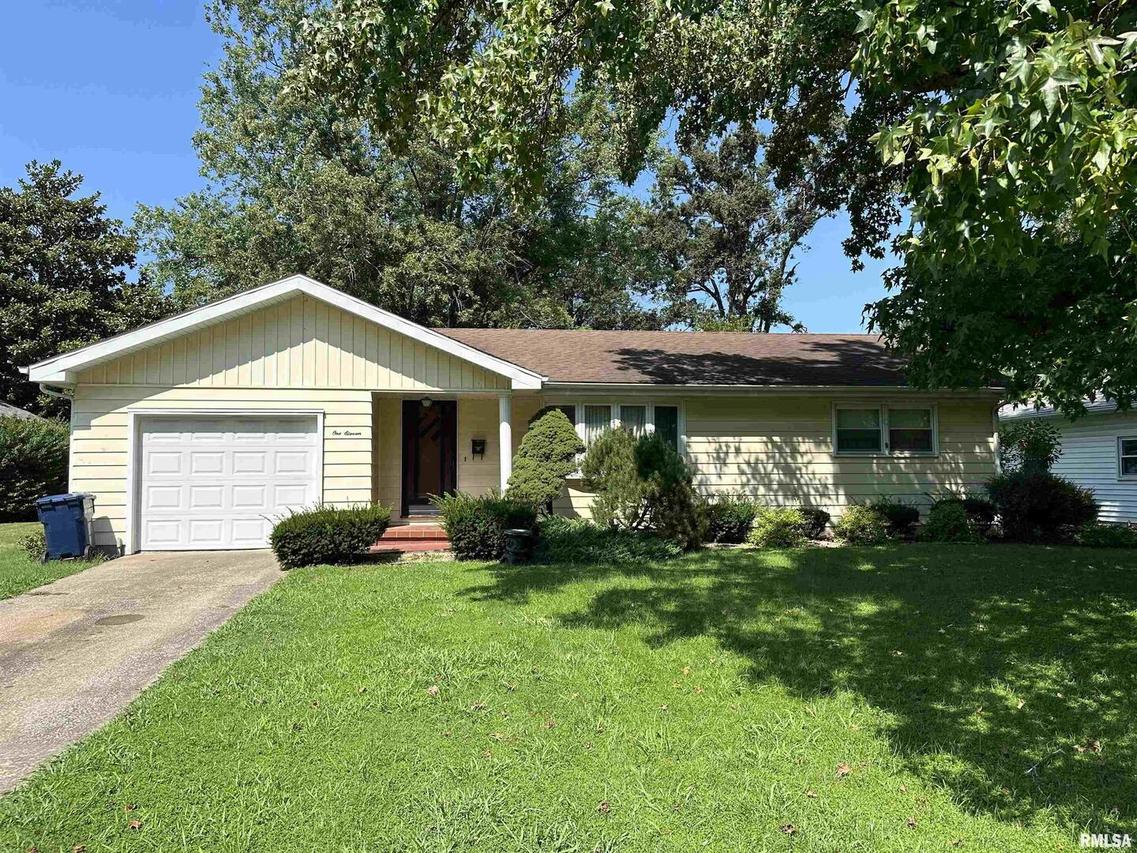 111 S 1st St., Pinckneyville, IL 62274