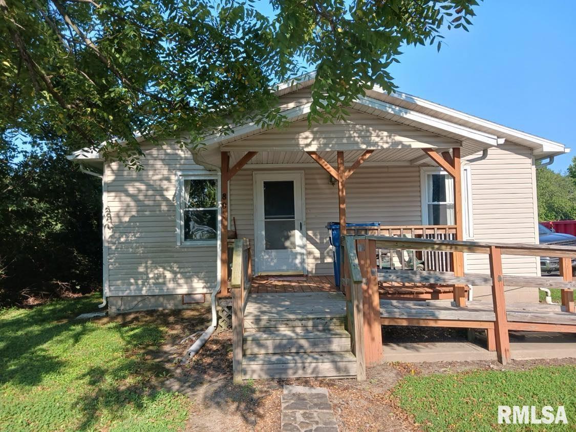 806 S Cockrum Rd., Sesser, IL 62884