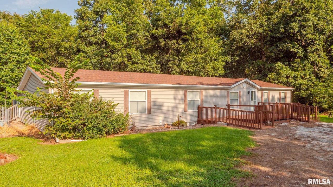 8411 Brimberry Rd., Alma, IL 62807