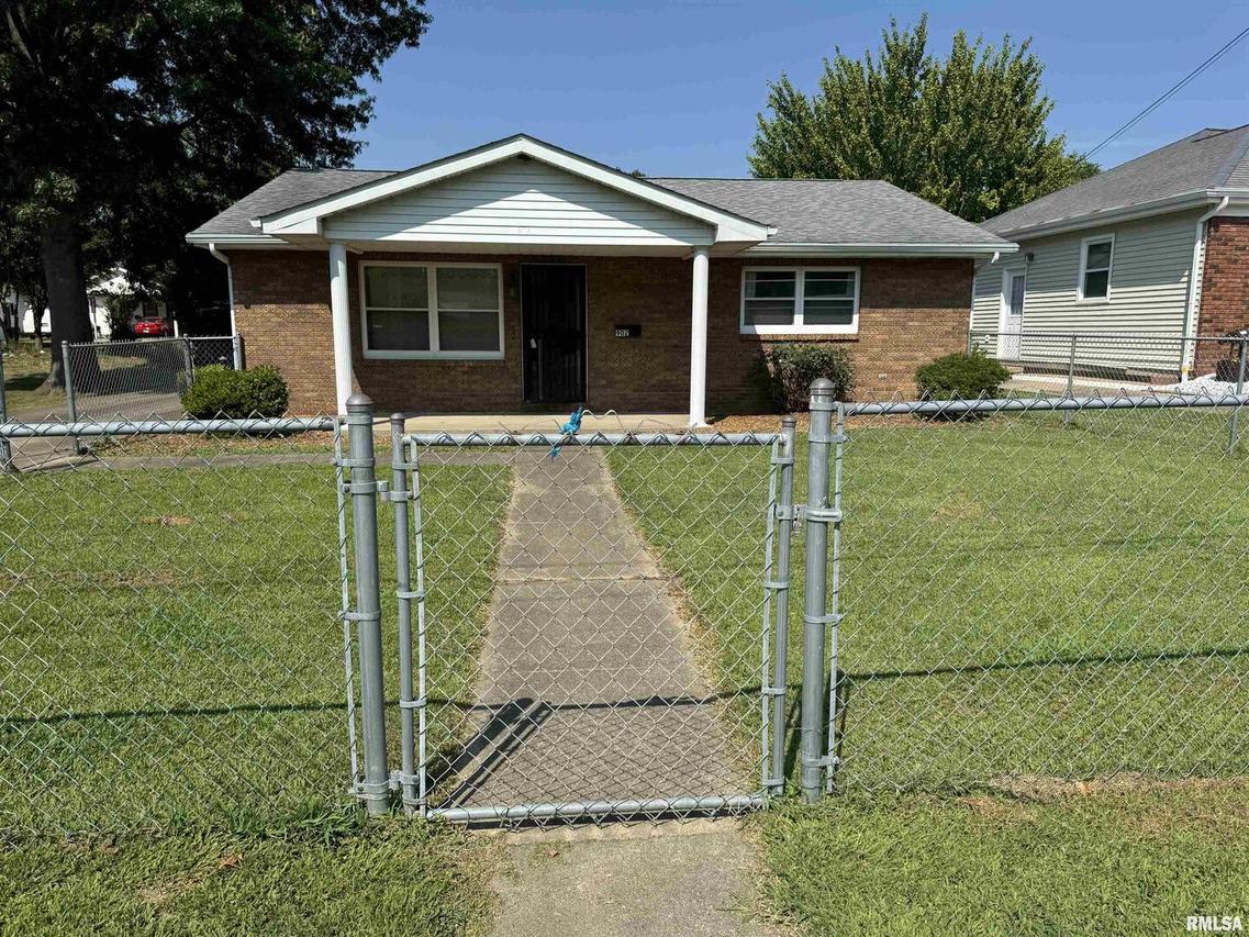 902 N Vicksburg St., Marion, IL 62959