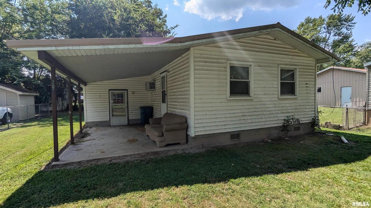 205 2nd St., Grand Tower, IL 62942