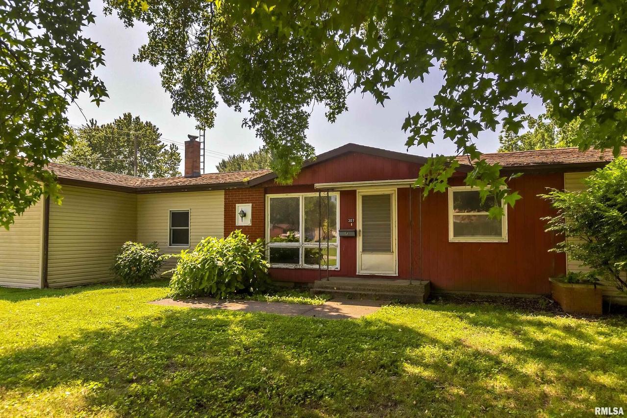 307 E Douglas St., Desoto, IL 62924