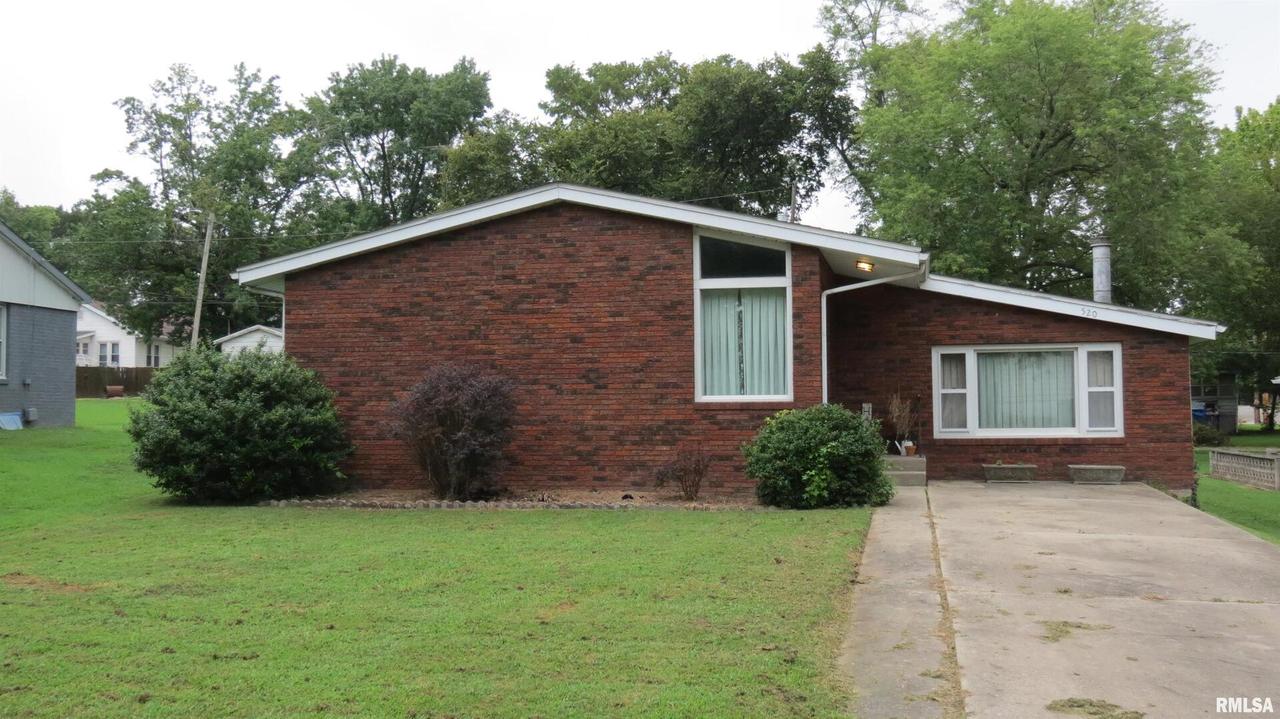520 Cedar Ave., Duquoin, IL 62832