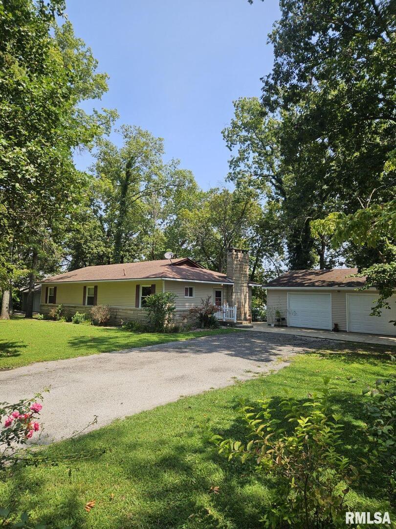 1726 Moonglow Rd., Centralia, IL 62801