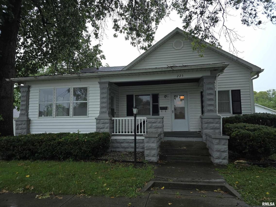 225 Cedar, Centralia, IL 62801