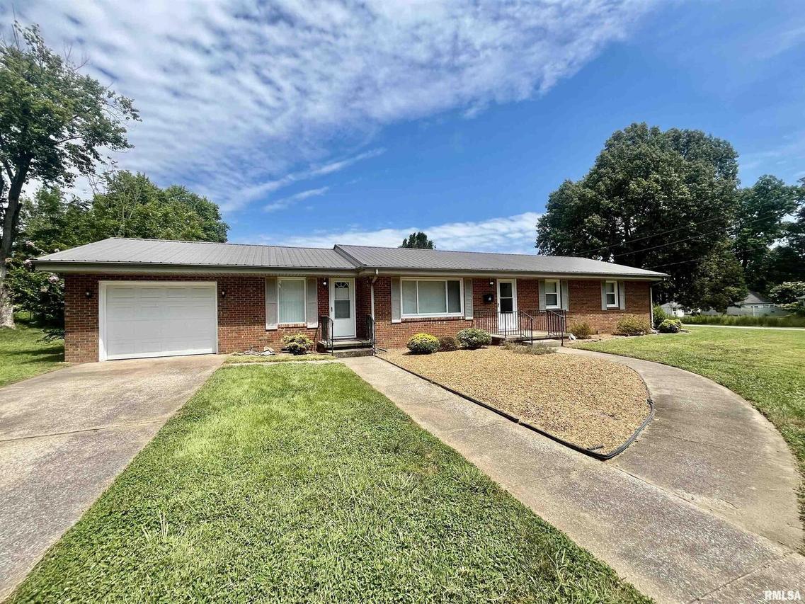 213 Baker Dr., Metropolis, IL 62960