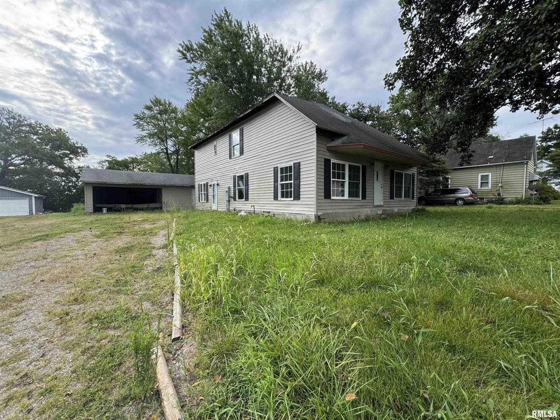 512 S East St., Pinckneyville, IL 62274