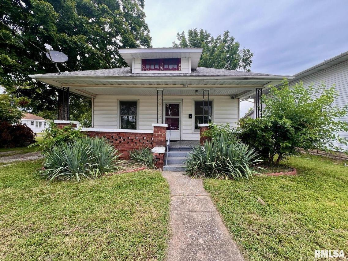 1524 Elm St., Murphysboro, IL 62966
