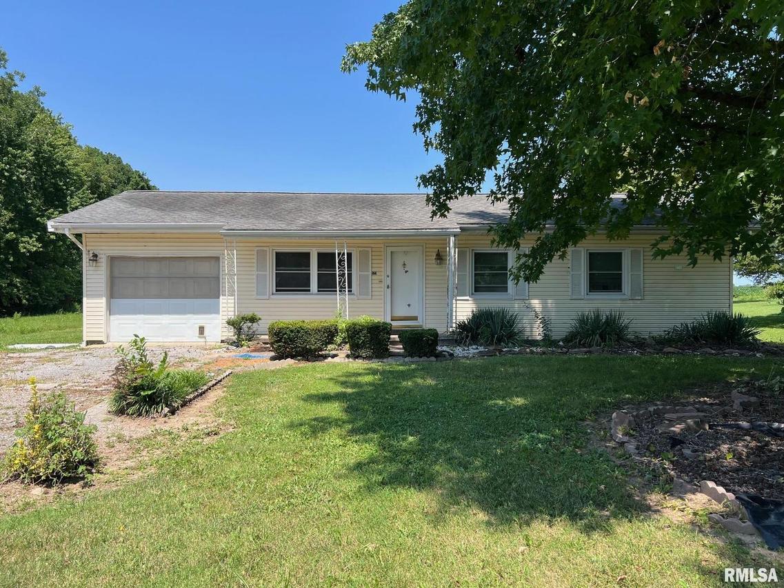 523 Ava Rd., Murphysboro, IL 62966