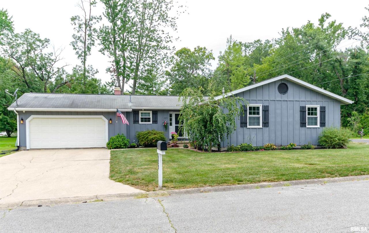 529 Briarwood Dr., Salem, IL 62881