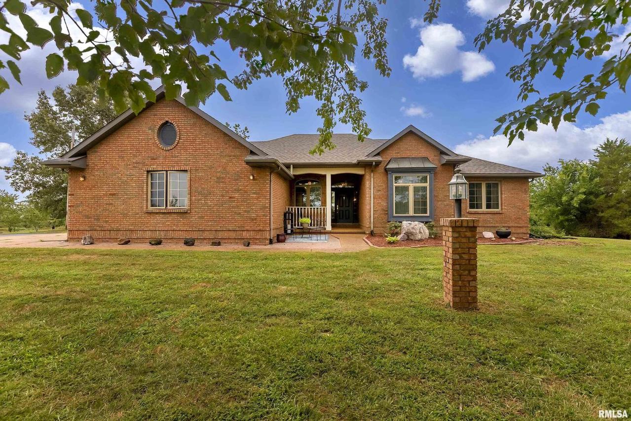 2080 Cypress Rd., Dongola, IL 62926