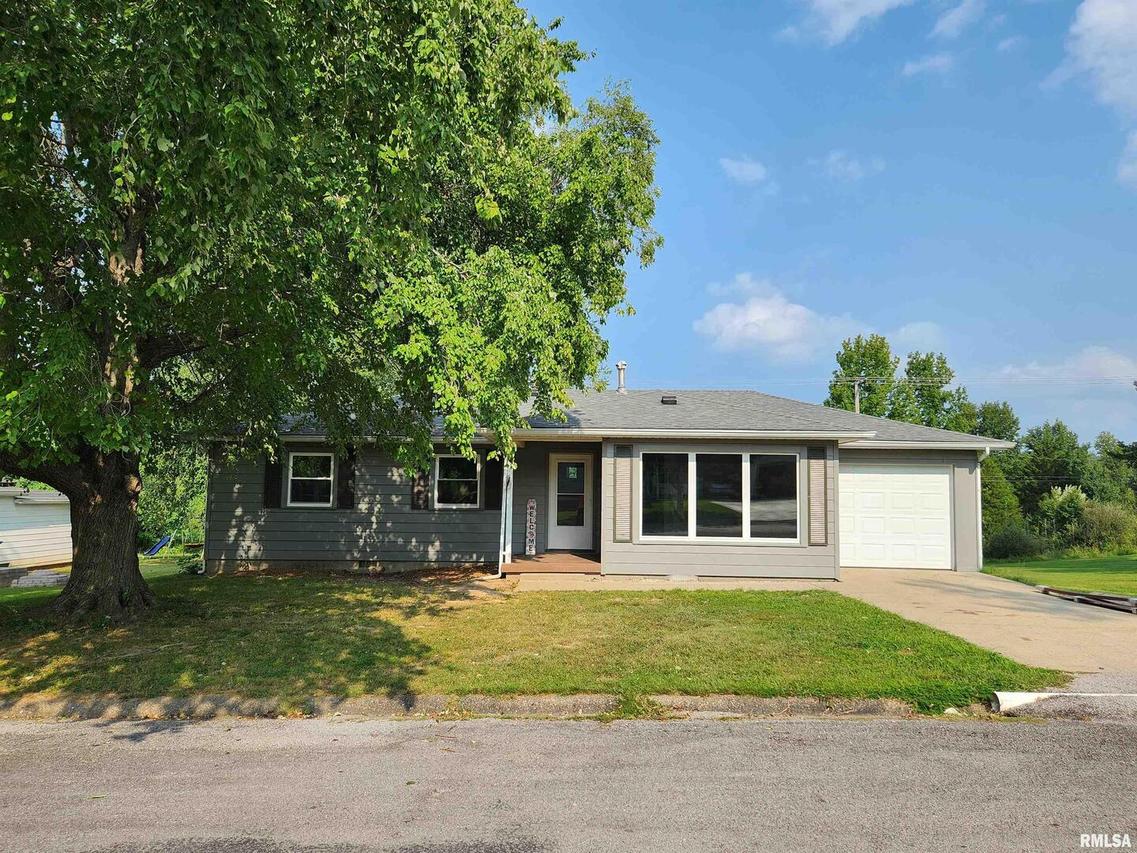 1005 Meadow Hills Ln., Mcleansboro, IL 62859