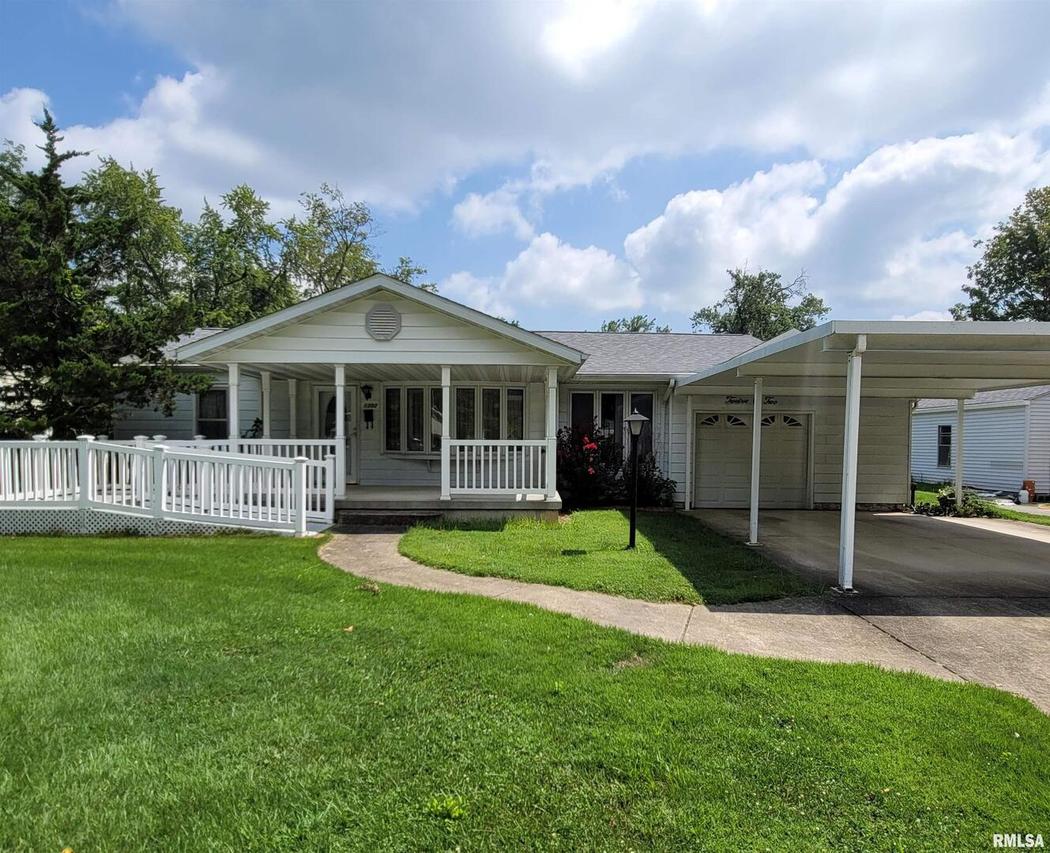 1202 N Franklin St., Salem, IL 62881