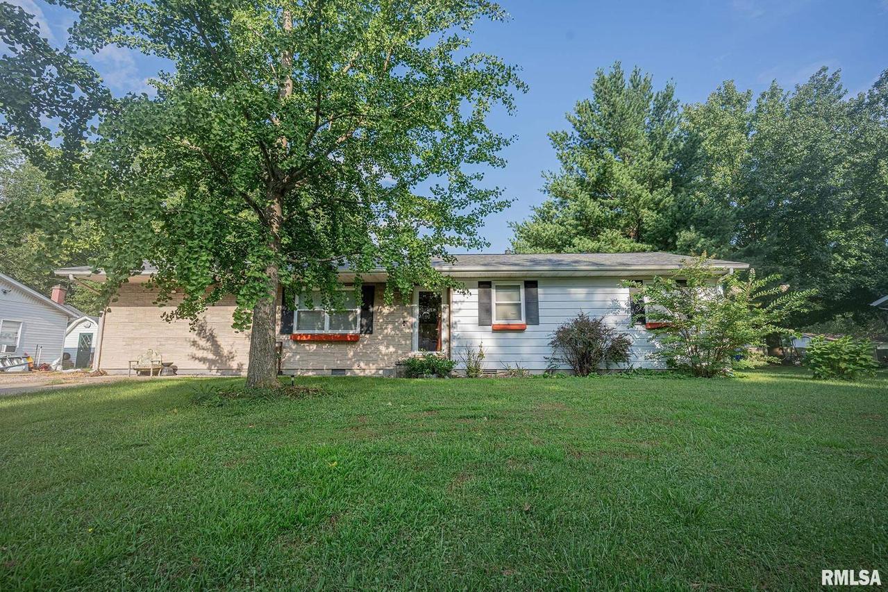 136 Donoho Dr., Salem, IL 62811