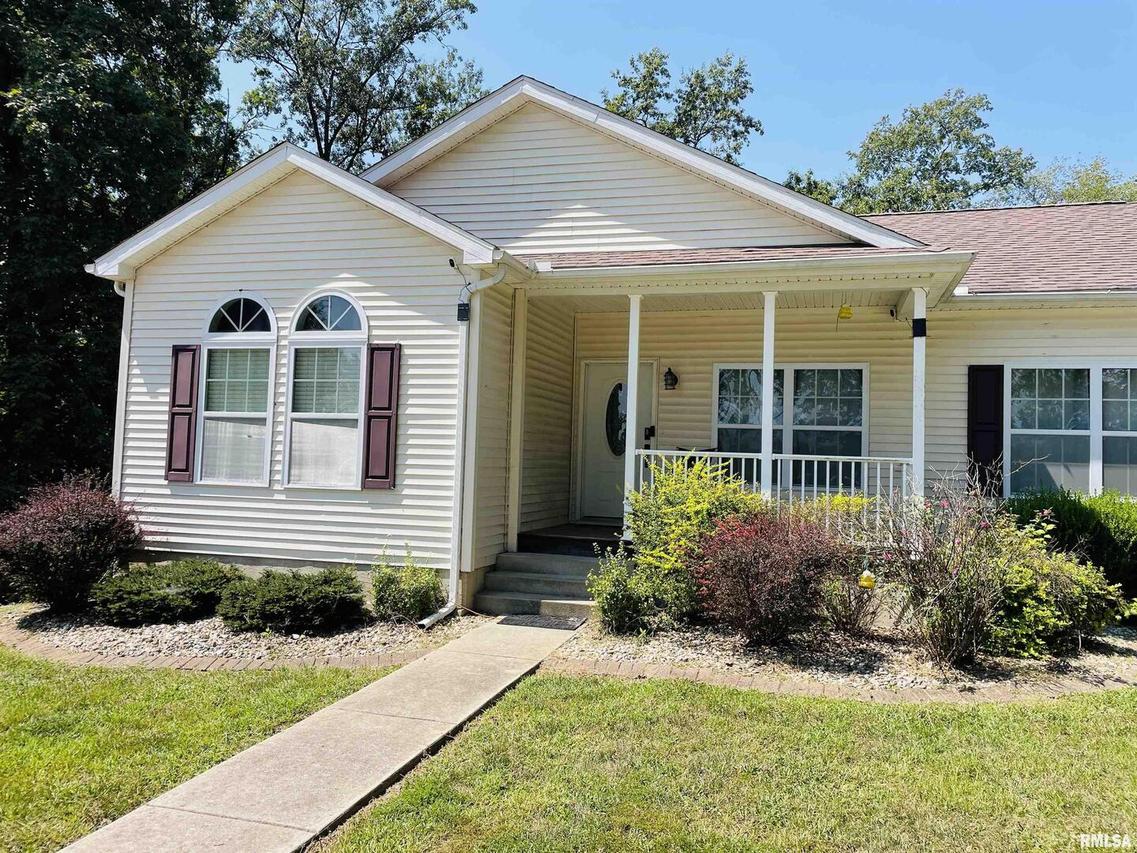 404 N Oak St., Patoka, IL 62875