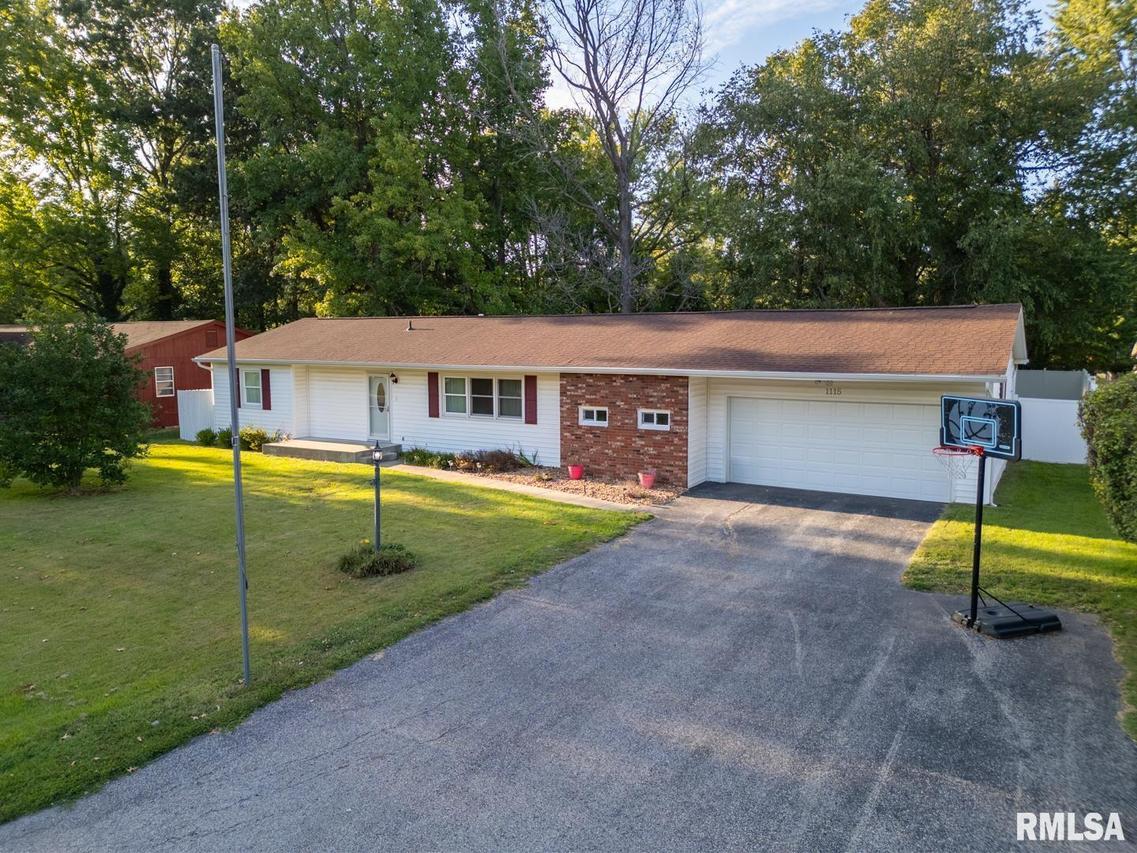 1115 E Poplar St., Herrin, IL 62948