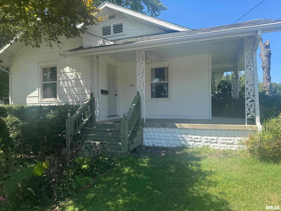1001 N Highland St., Benton, IL 62812