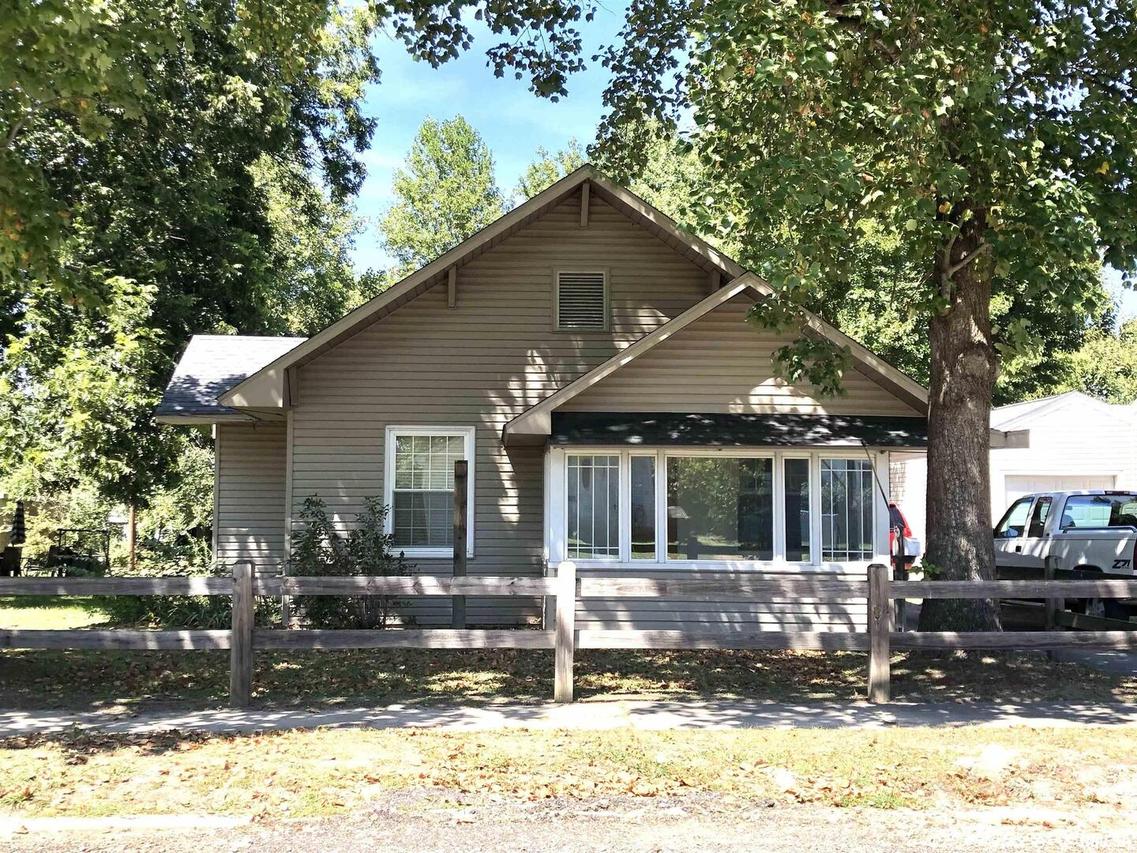 1315 W Monroe Rd., Herrin, IL 62948