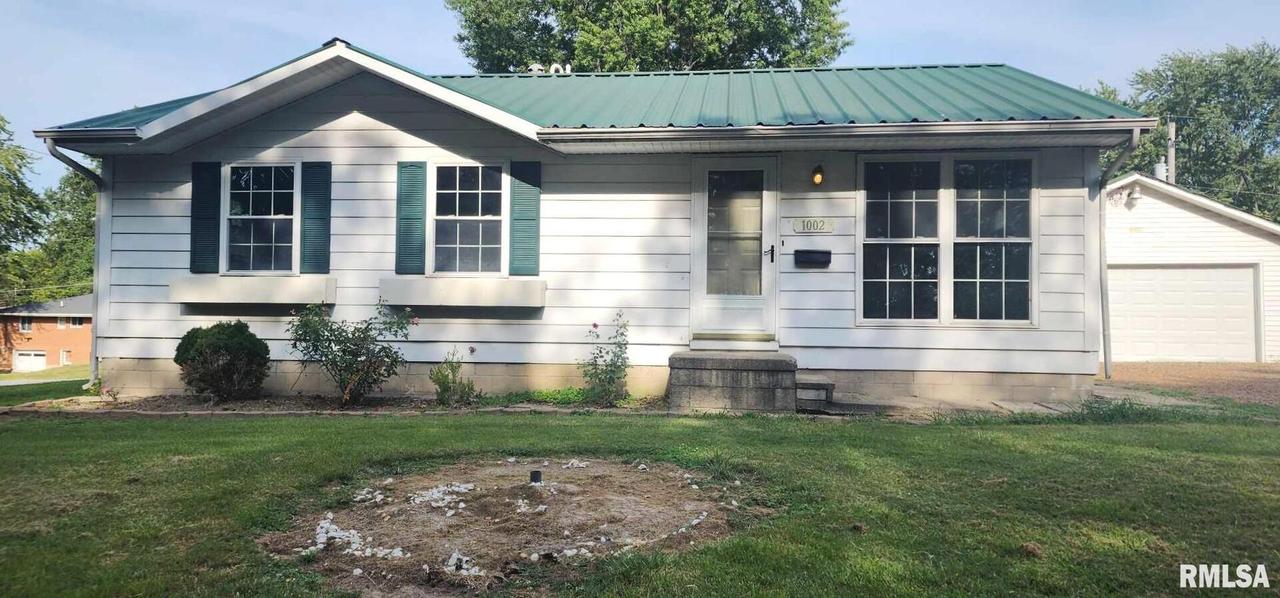 1002 S Pope St., Benton, IL 62812
