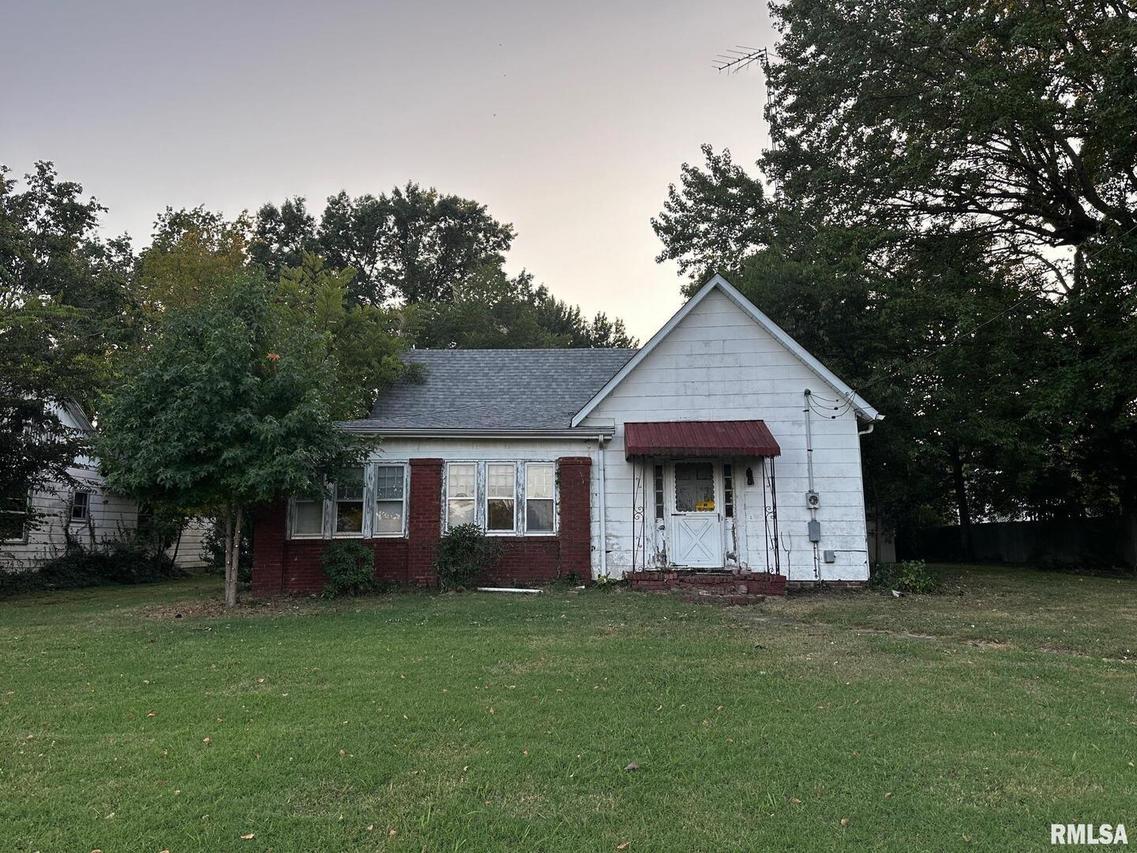 507 S Main St., Benton, IL 62812