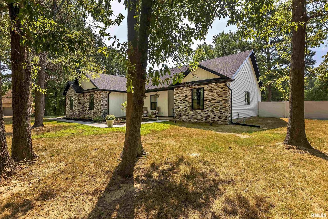 603 Arbor Dr., Carterville, IL 62918