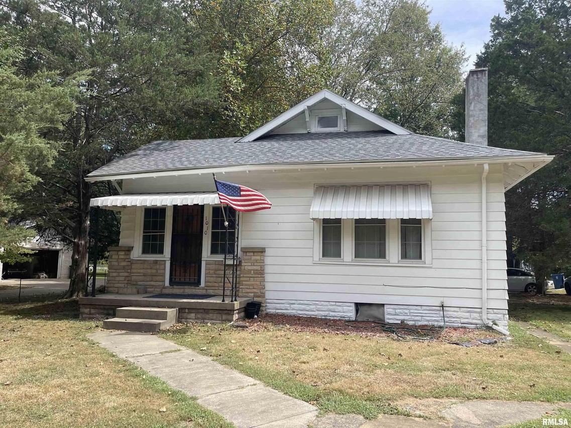 1010 S Main St., Benton, IL 62812