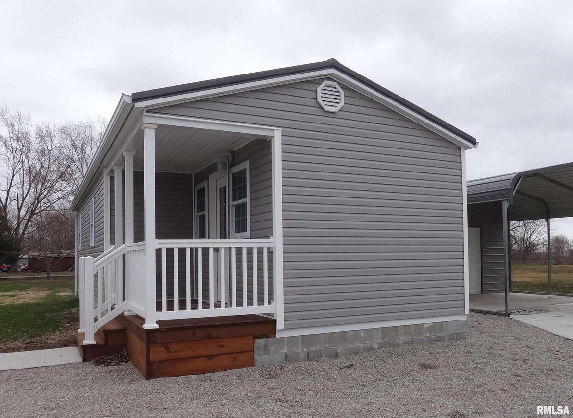 700 North Ave., Iuka, IL 62849